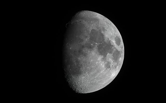 Lune du 9 mai 2014