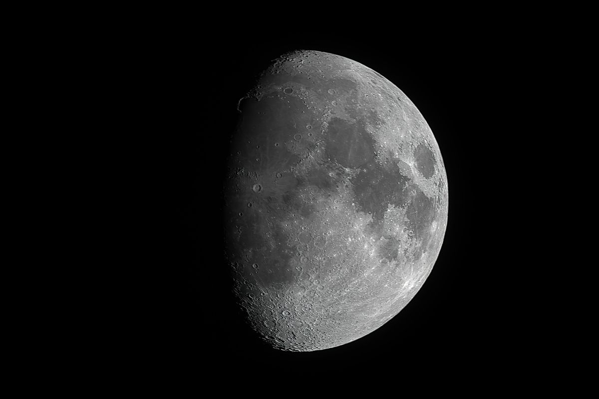 Lune du 9 mai 2014